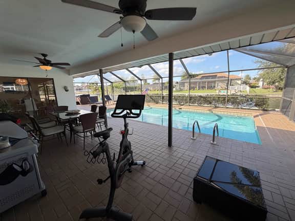 Waterfront House with Heated Pool and Jacuzzi - Image 3